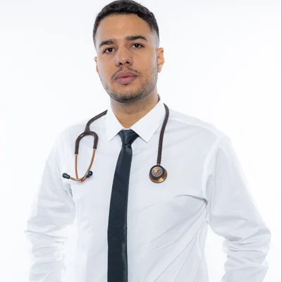 Dr. Aléfe Cangussu, em traje profissional